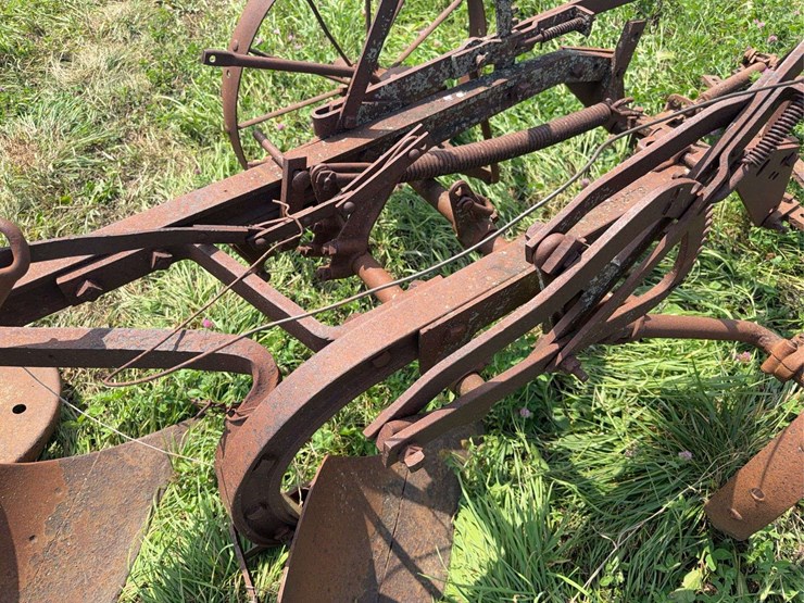 international-harvester-two-bottom-pull-type-moldboard-plow-image-16