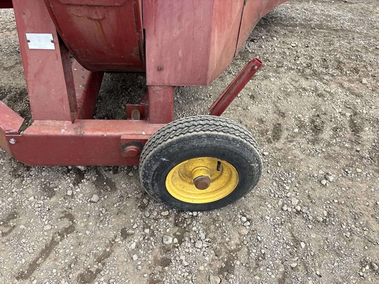 new-holland-f62b-image-8