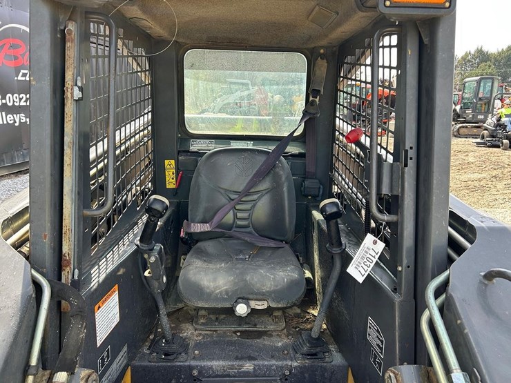 new-holland-l180-image-12