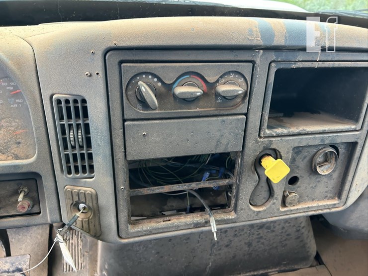 2003-international-durastar-4300-image-18