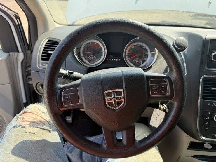 2015-dodge-grand-caravan-image-23