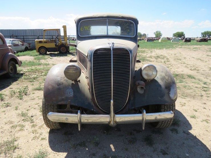 1937-ford-bb-flatbed-truck-image-2