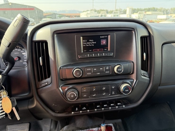 2016-gmc-sierra-2500-crew-cab-4x4-pickup-image-24