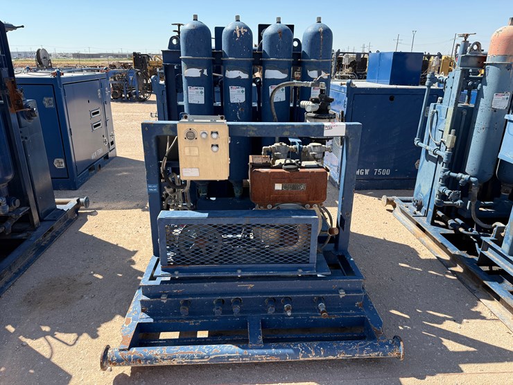 meyers-3-station-4-bottle-diesel-powered-accumulator-closing-unit,-skidded-image-1