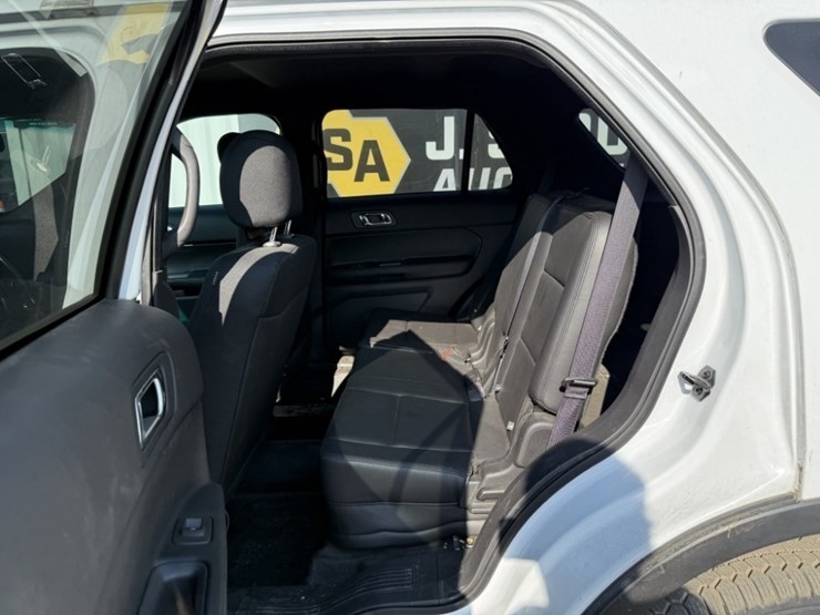 2015-ford-explorer-image-19