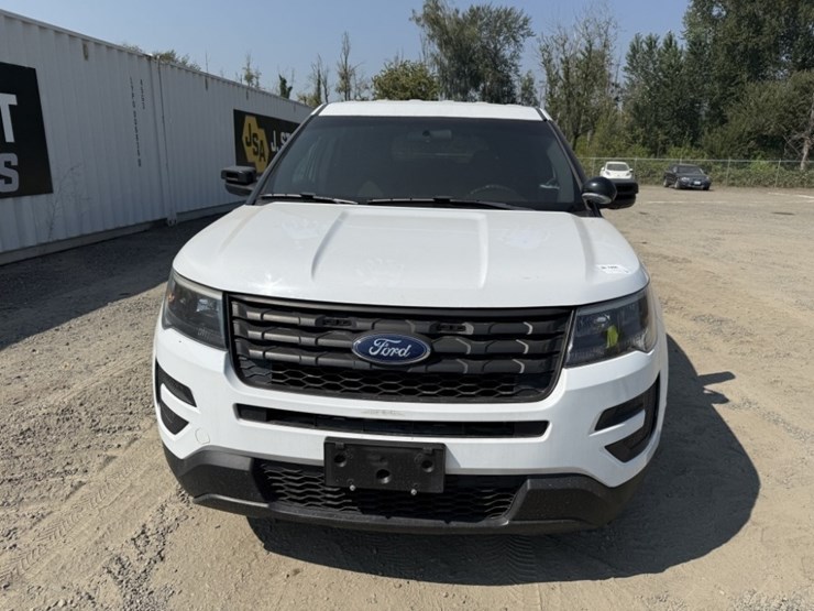 2016-ford-explorer-image-8