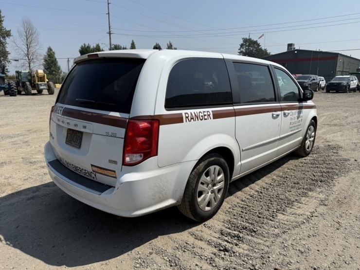 2015-dodge-grand-caravan-image-4