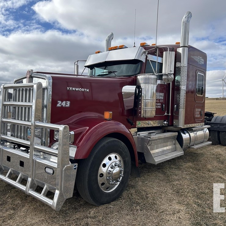2025 KENWORTH W900