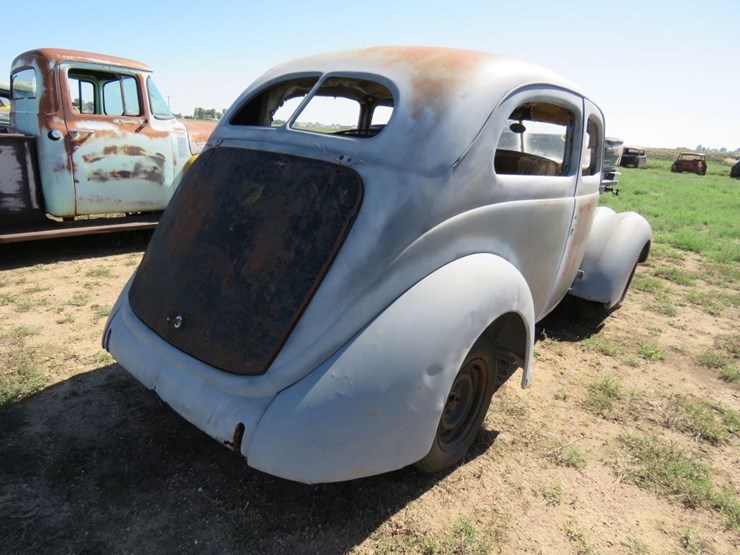 1937-ford-slant-back-tudor-sedan-image-7