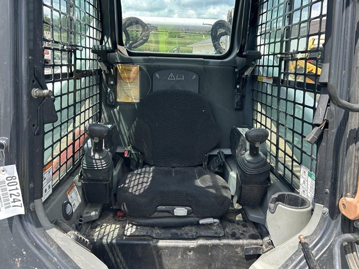 2022-bobcat-t770-image-12
