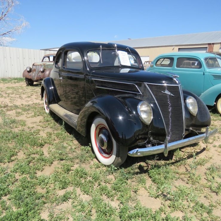 Beautiful 1937 Ford Coupe