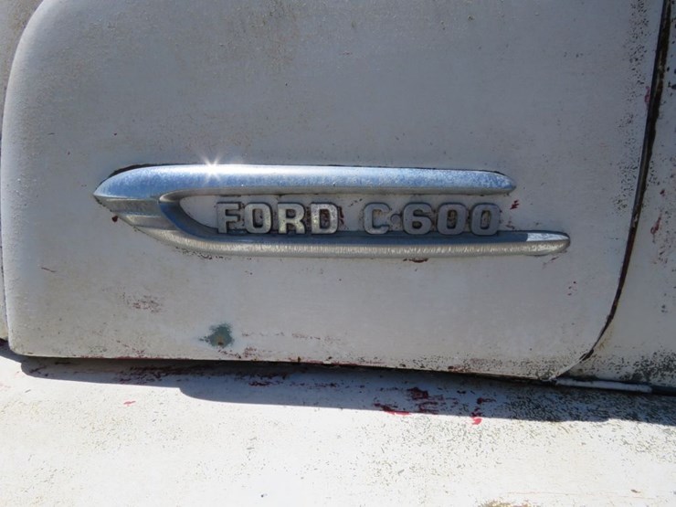 1954-ford-c600-image-4