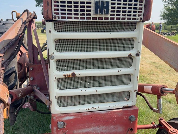 farmall-340-gas-with-loader-image-12