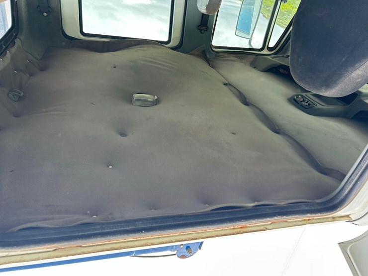 2003-international-durastar-4300-image-22