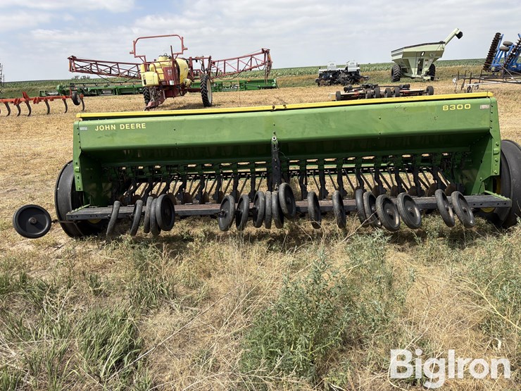 john-deere-8300-image-6