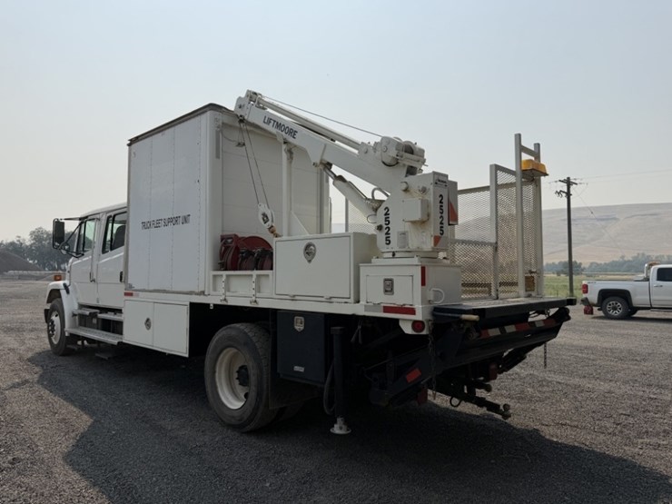 2002-freightliner-fl70-image-3