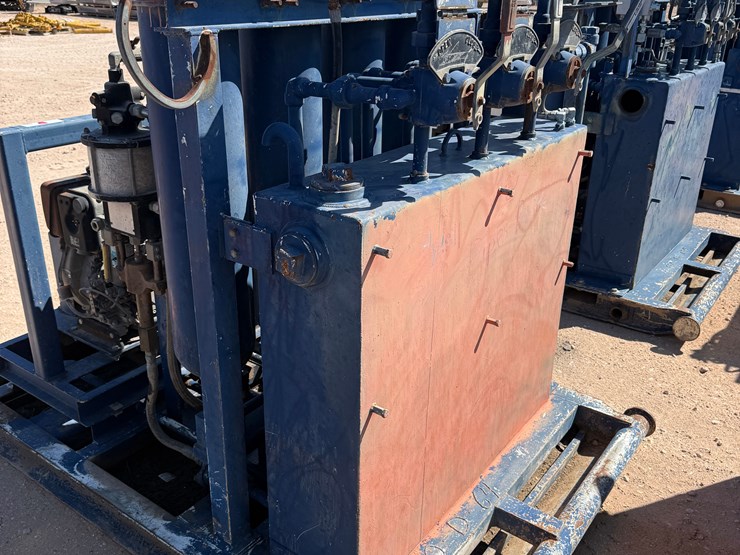meyers-3-station-4-bottle-diesel-powered-accumulator-closing-unit,-skidded-image-5