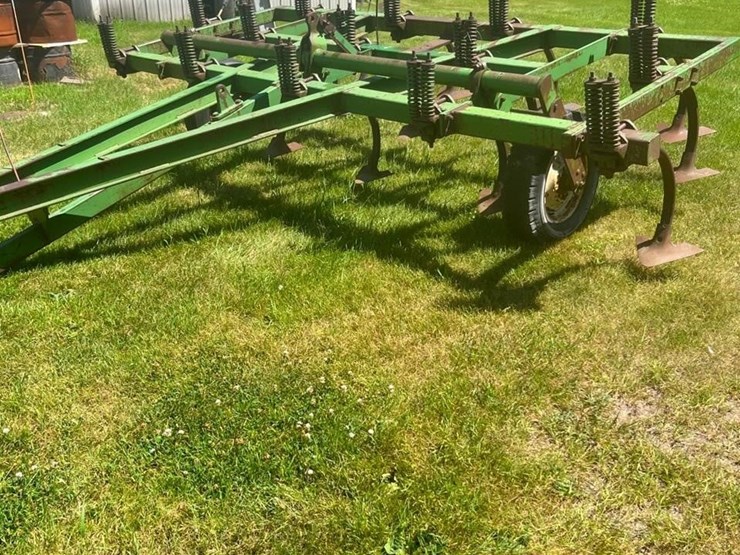 john-deere-100-image-1