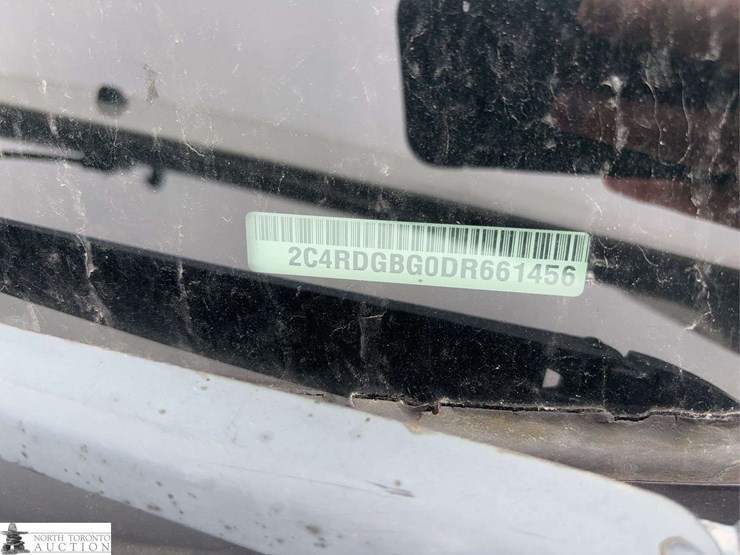 2013-dodge-grand-caravan-sxt-image-16