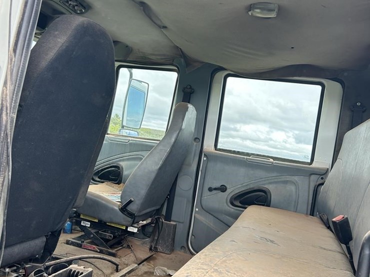 2003-international-durastar-4300-image-21