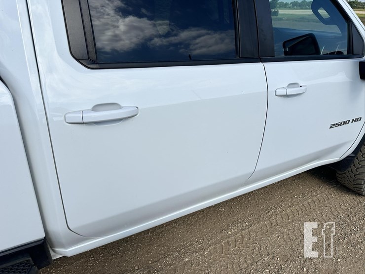 2021-chevrolet-silverado-2500hd-lt-image-12