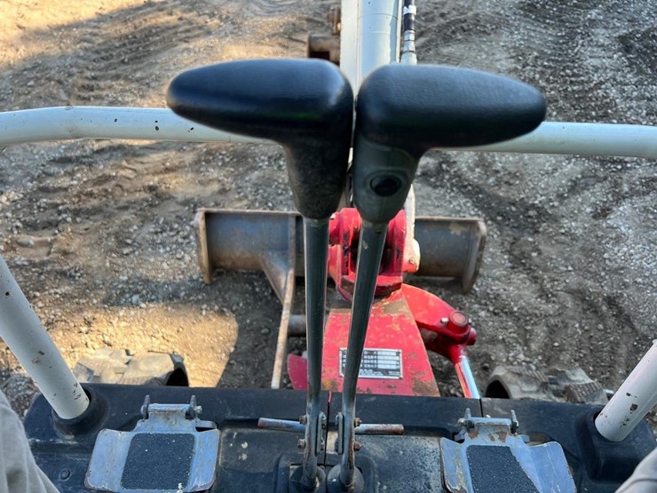 2017-takeuchi-tb216-image-25