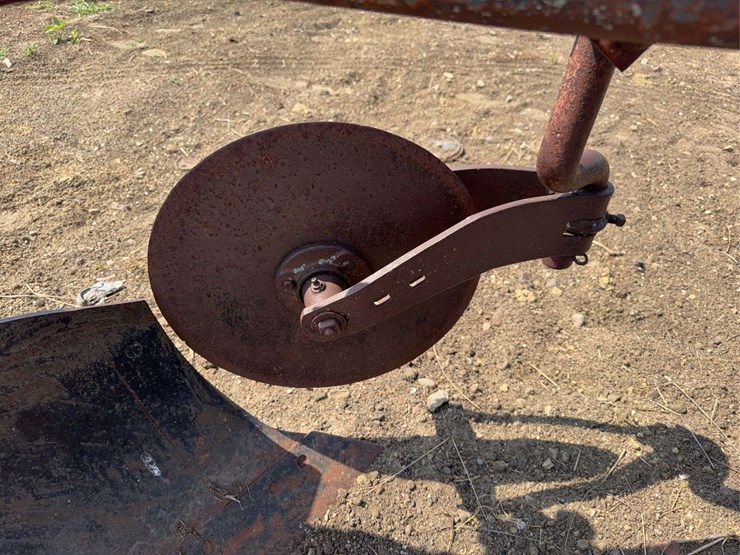 mccormick-deering-four-bottom-pull-tyle-mold-board-plow-image-23
