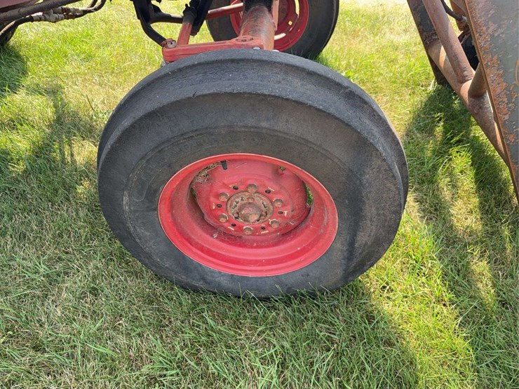farmall-340-gas-with-loader-image-17