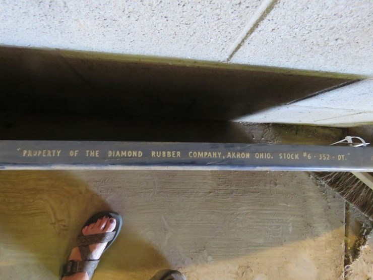 diamond-tires-sign-image-2