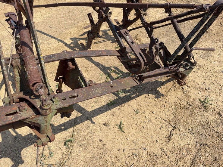 international-harvester-221-mounted-cultivator-image-8