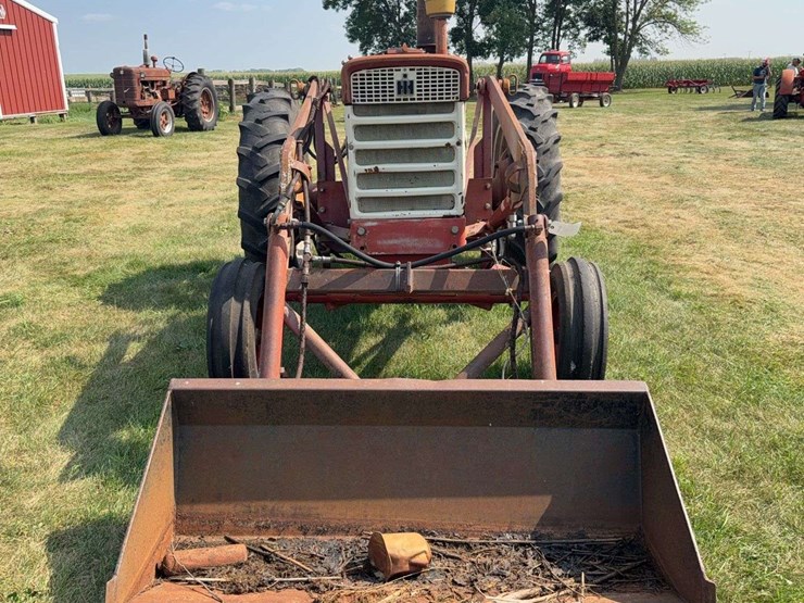 farmall-340-gas-with-loader-image-8
