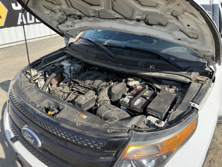 2015-ford-explorer-image-16