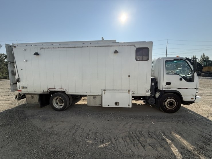 2007-gmc-w5500hd-image-3