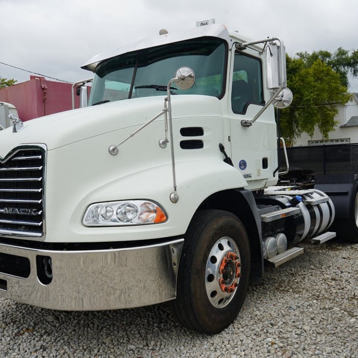 2017 MACK CXU613T T/A Daycab Truck Tractor