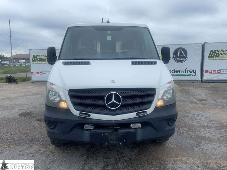 2015-mercedes-benz-sprinter-2500-image-2