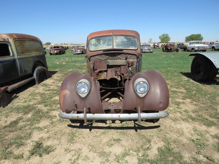 1937-ford-coupe-image-2