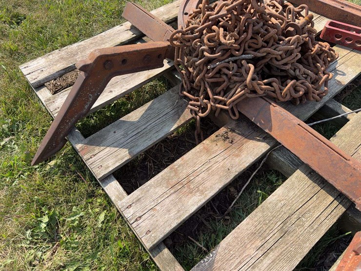 fast-hitch-toolbar,-plow-beam,-and-tire-chain-image-3