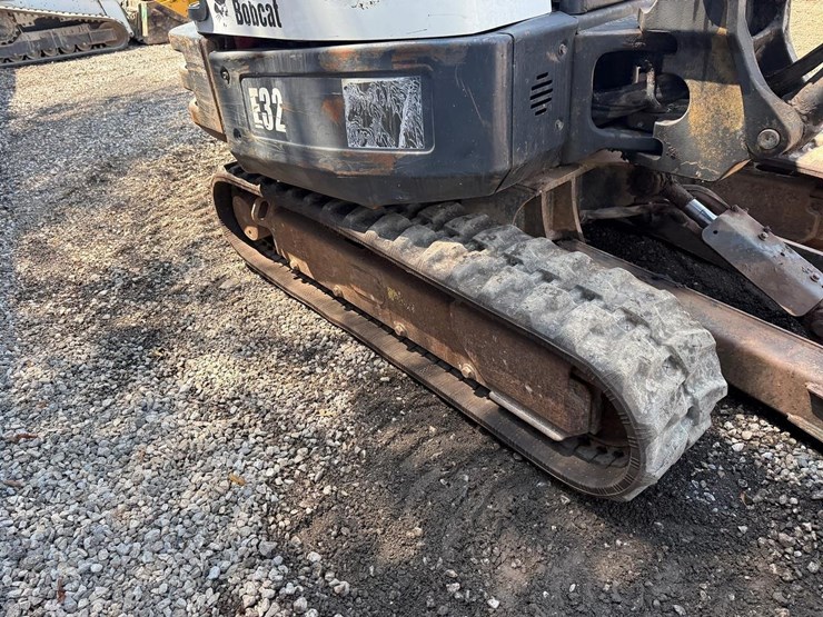 2015-bobcat-e32-image-11