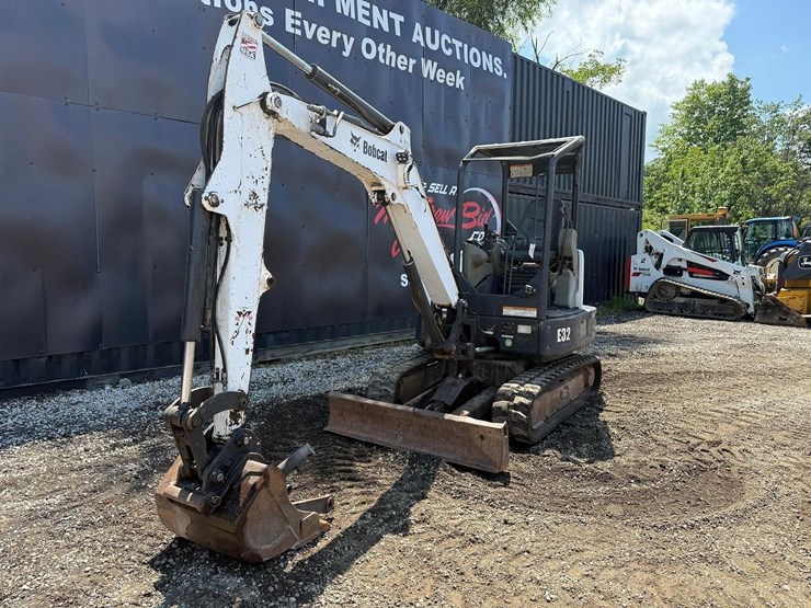 2015-bobcat-e32-image-7
