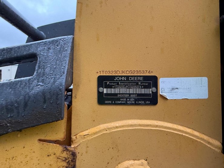 2012-deere-323d-image-25