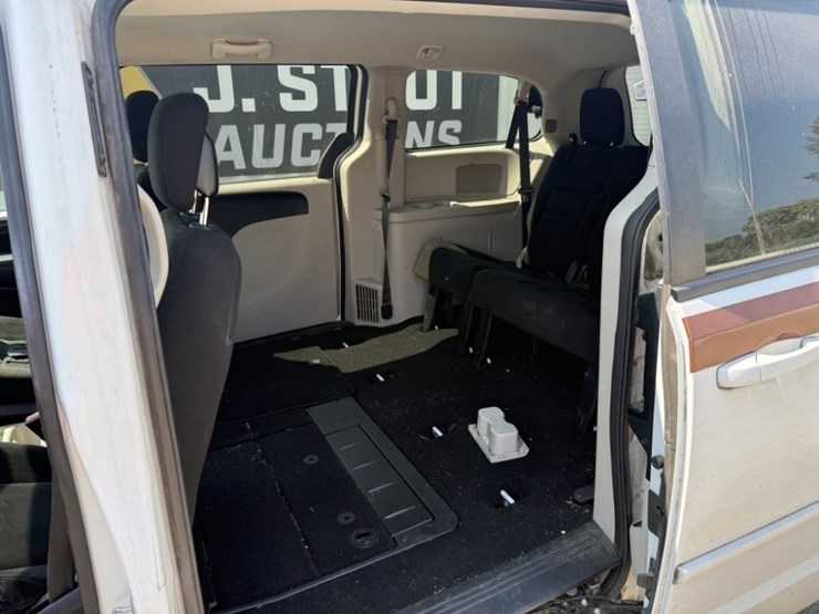 2015-dodge-grand-caravan-image-18