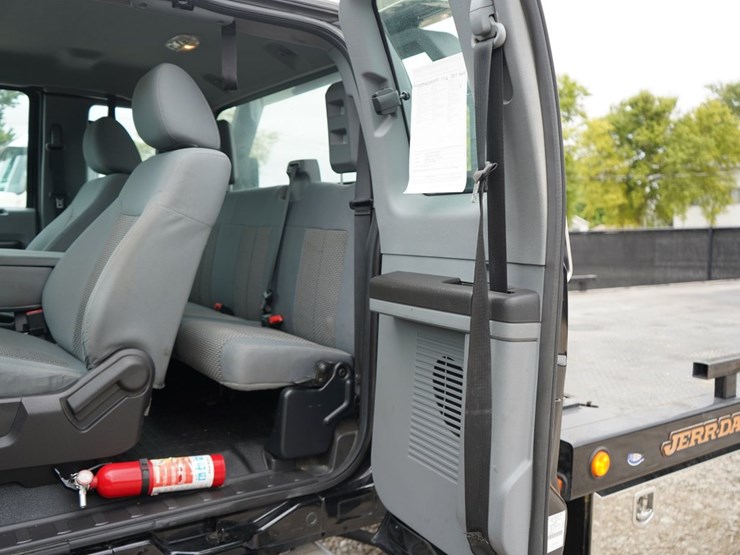 2017-ford-f650-image-17
