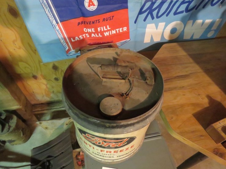 ford-anti-freeze-5-gallon-can-image-2