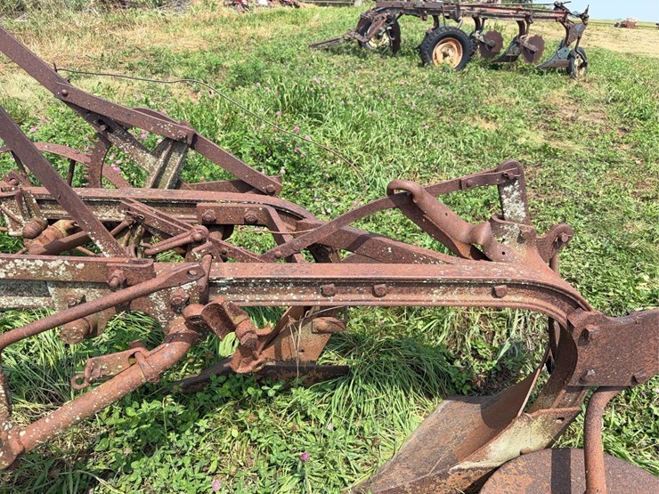 international-harvester-two-bottom-pull-type-moldboard-plow-image-11