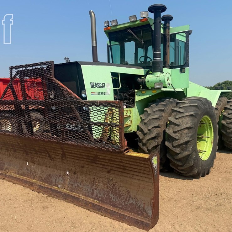 STEIGER BEARCAT III ST225