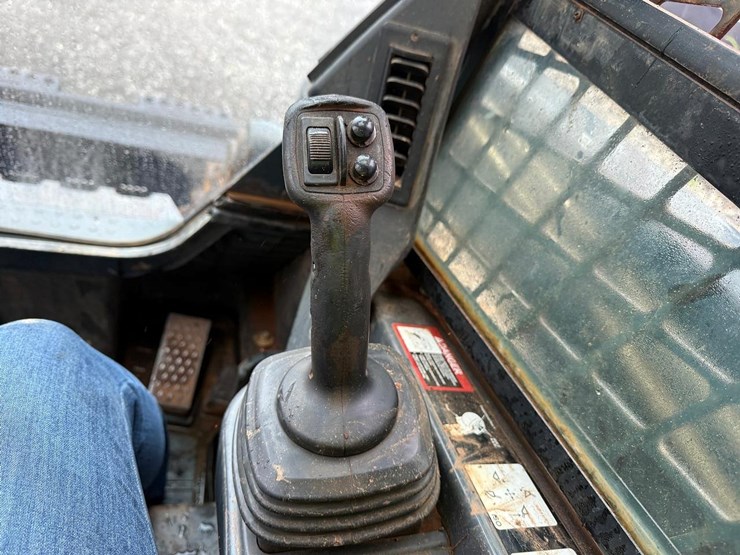 2012-deere-323d-image-20