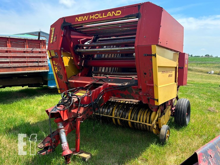 new-holland-855-image-1