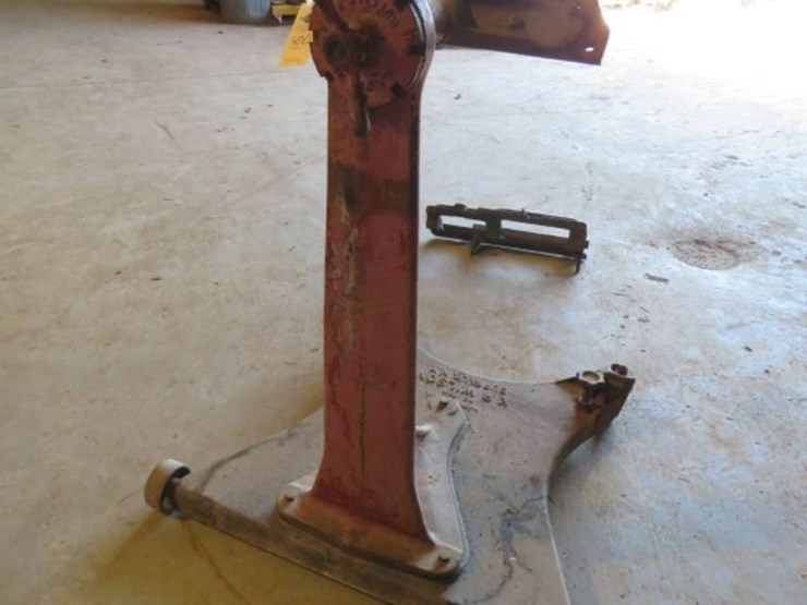 k.r.-wilson-service-stand-image-4