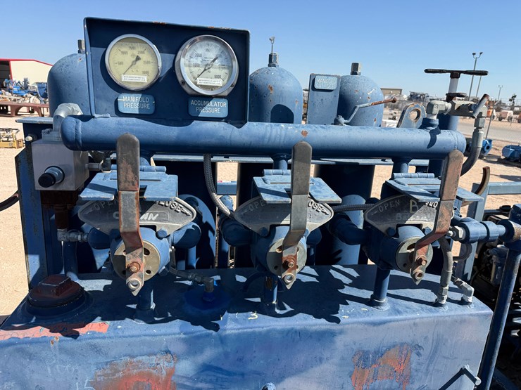 meyers-3-station-4-bottle-diesel-powered-accumulator-closing-unit,-skidded-image-4