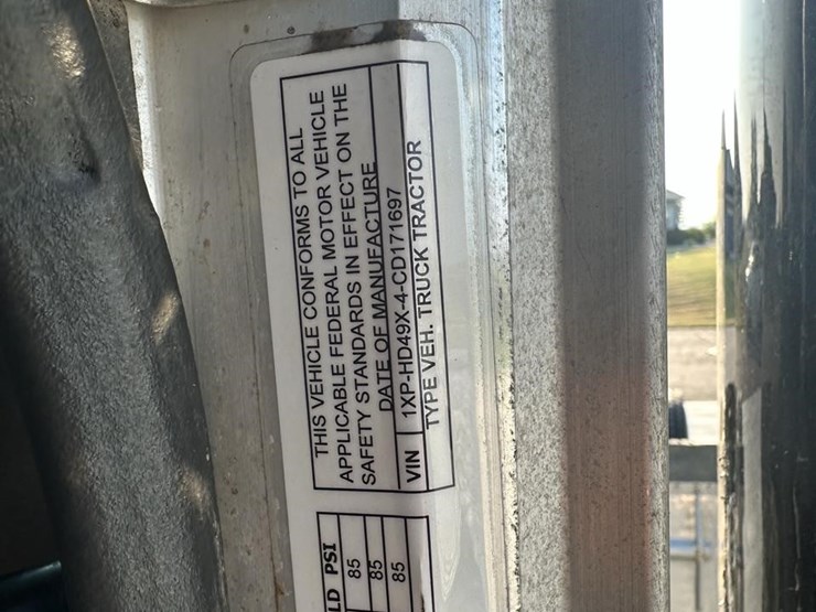 2012-peterbilt-386-image-43